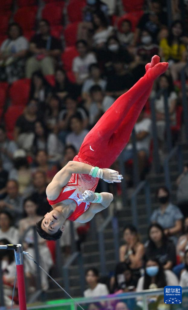 爱游戏在线-体操选手刷新世界纪录，震撼全场