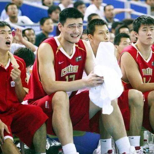 爱游戏体育-尼克斯翻盘爵士，易建联带队取胜